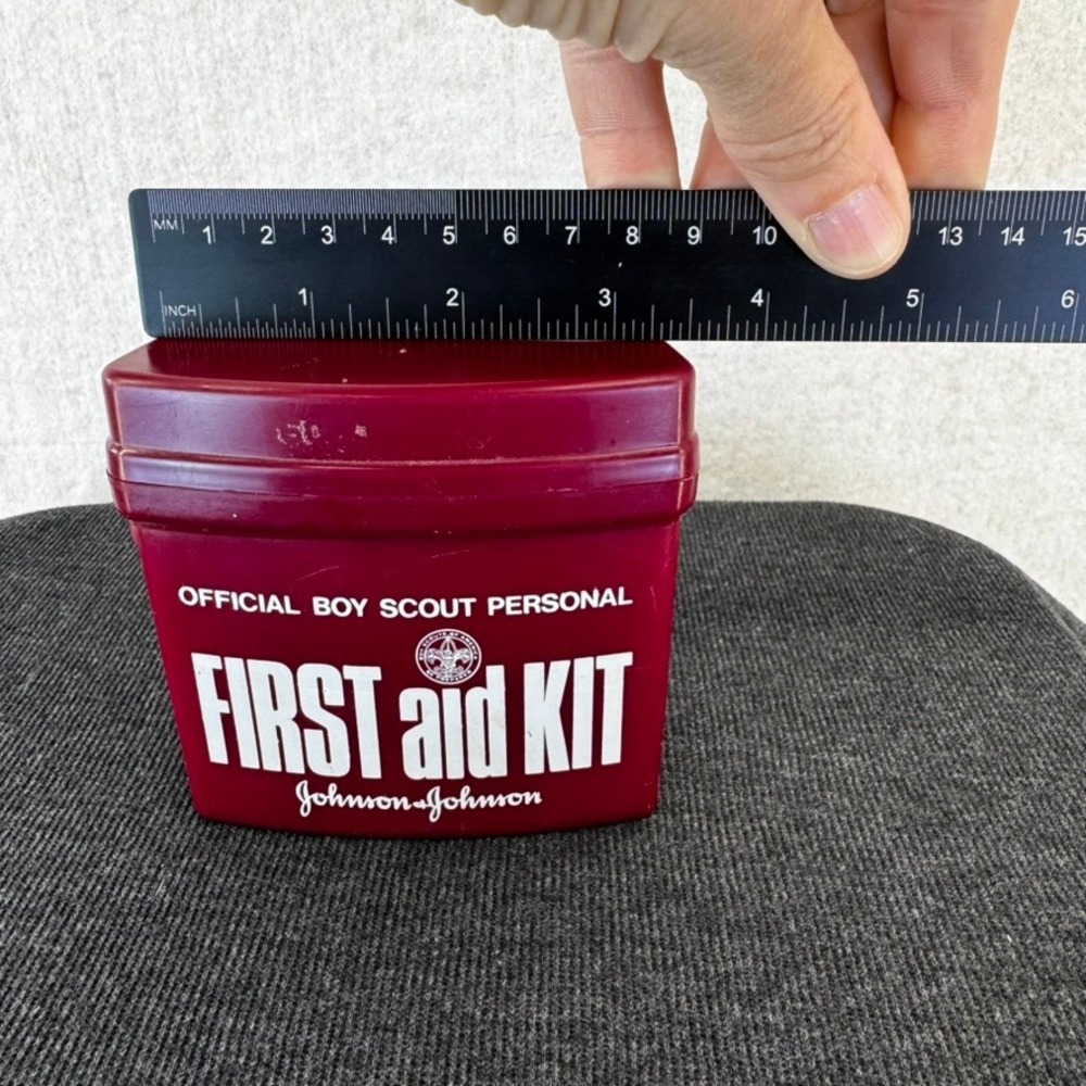 Vintage Johnson & Johnson Official Boy Scout Personal First Aid Kit Maroon Case - Picture 9 of 9